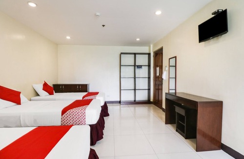 Bakilid Hotel | OYO 898 Berts Condotel