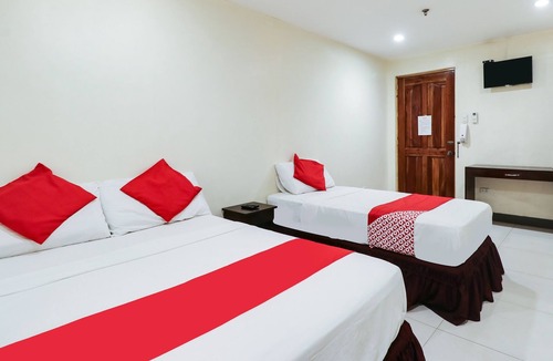 Bakilid Hotel | OYO 898 Berts Condotel