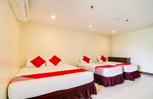 Bakilid Hotel | OYO 898 Berts Condotel