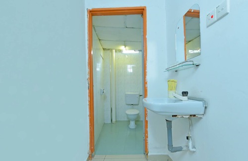 Pontian Hotel | OYO 90494 Sam Huat Hotel