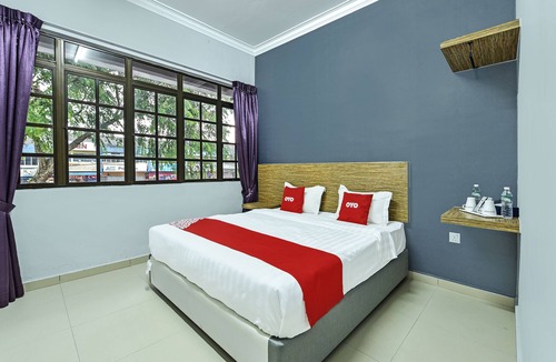 Taman Johor Jaya Hotel | OYO 90626 Hotel Ezzyhome Johor Jaya