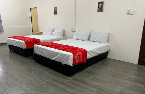 Kampung Tok Rasul Hotel | OYO 90786 Motel Merak