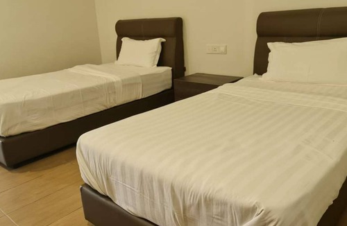 Kampung Berjaya Hotel | OYO 90866 Rakyat Inn