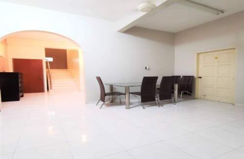 Muar Hotel | OYO 91031 House No 8