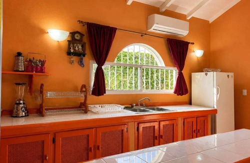 Las Galeras House | Painted house- 4 pax, 4 min from the beach