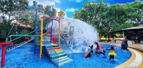 Malacca City Apartment | Palace Melaka Top 1 Waterpark Tickets with Unlimited Access by YGM