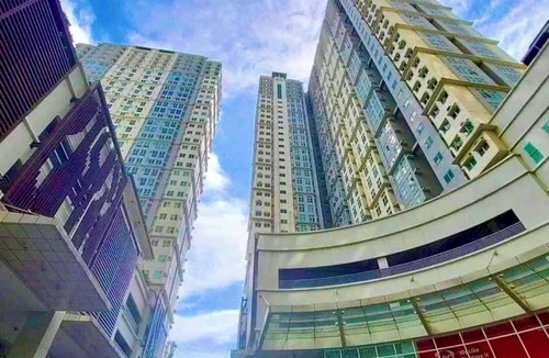 San Lorenzo Apartment | Pandora’s Nest, Makati ,1BR MRT-Connected Home, Rooftop pool, Long Stay- ready