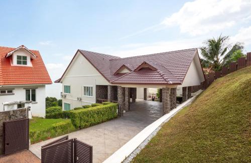 Batu Ferringhi House | Panoramic Seaview Holiday Home - Batu Ferringhi