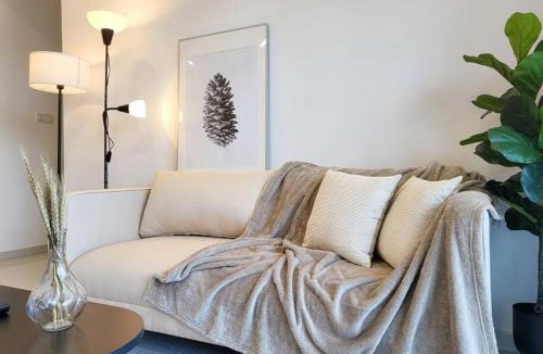 Johor Bahru Apartment | Panoramic Skyline View - 3 Bedrooms 6 Pax - Free Parking