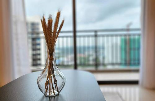 Johor Bahru Apartment | Panoramic Skyline View - 3 Bedrooms 6 Pax - Free Parking