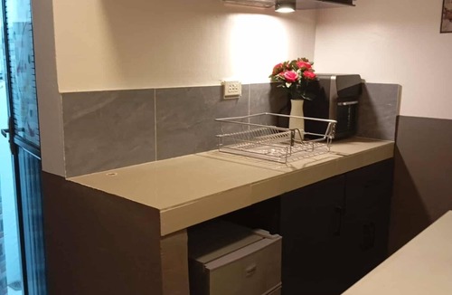 Marikina House | Parayno's transient Room in Marikina 2, Free NETFLIX/Centrally Located Place.