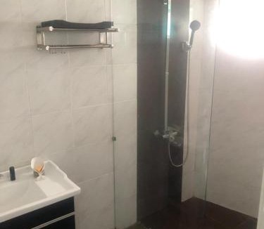 Ladang Sekolah House | Peaceful Inn Deluxe Queen Room with spa facilities