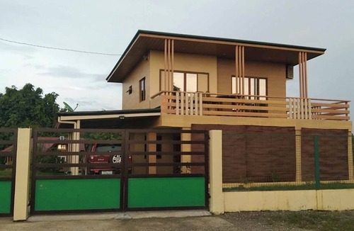Bacnotan House | Peaceful One-bedroom Couple's Retreat with AC, WiFi near Urbiztondo