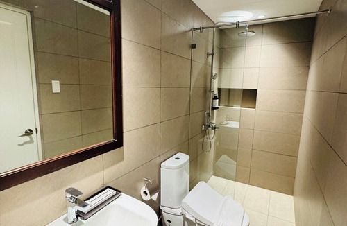 Ermita Night District Hotel | Pearl Lane Hotel