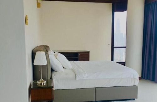 Imbi Apartment | Penthouse Duplex with KLCC Views At Times Square