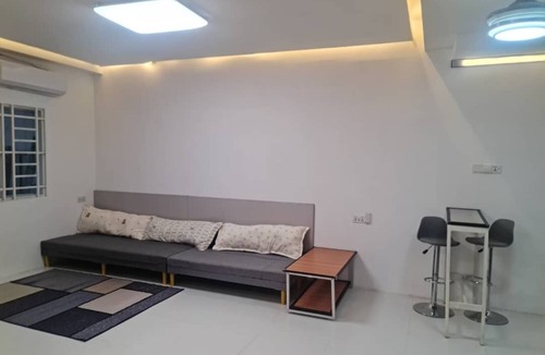 Lapan House | Perfect 5-bedroom house with AC in charming Melaka