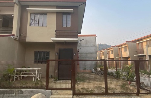 Subic House | Perfect Staycation for Family and Friends, near the Beach and Islands.