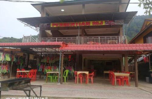Kampung Pasir Hantu Hotel | Perhentian MJ Fisherman Village