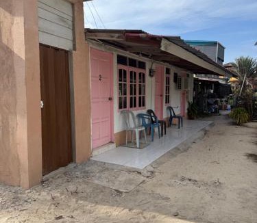 Kampung Pasir Hantu Hotel | Perhentian Alia guest house