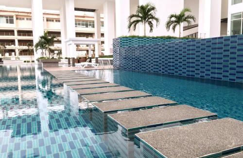 Taman Abad House | Pinnacle Tower Apartment Stay by Feel Suites