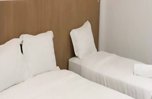 Batu Lintang Hotel | Place2Stay @ General Hospital