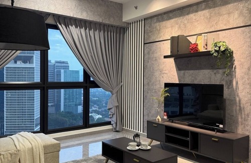 Imbi Apartment | Plush 2BR @ Agile Bukit Bintang | Wi-Fi + Netflix
