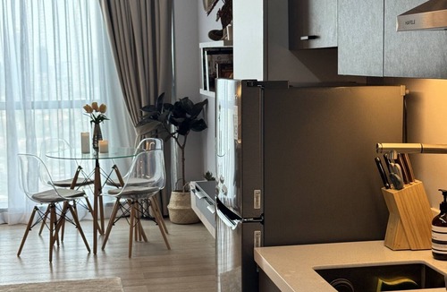 Downtown Condo | Poblacion| Full Kitchen | 500mbps Wi-Fi | Gym