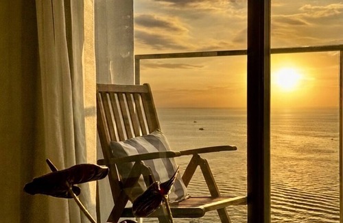 Downtown Kota Kinabalu Apartment | 『Poetic Green Loft』 9m Panoramic Oceanview for 2
