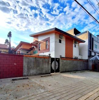 Malabanias Villa | Pool and Karaoke Private Villa near Clark Airport
