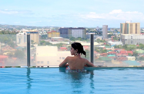 Mabolo Condo | Poolside Condo Unit in Mabolo Garden Flats
