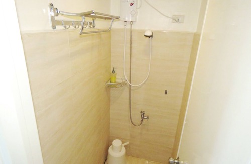 Mabolo Condo | Poolside Condo Unit in Mabolo Garden Flats