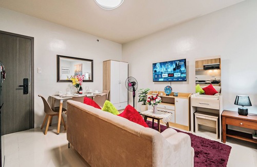 Las Pinas Apartment | Precious Florannjoe - Chic New Studio with Best Care
