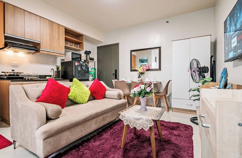 Las Pinas Apartment | Precious Florannjoe - Chic New Studio with Best Care