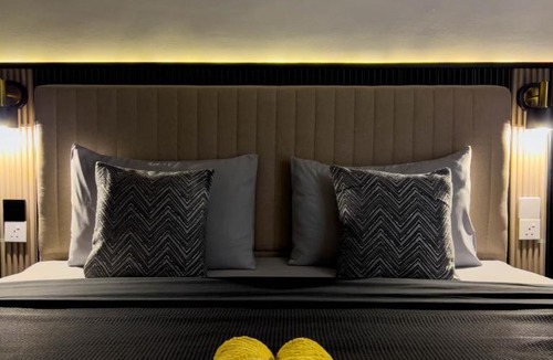 Bangsar South Apartment | Premier Stay KL - Bangsar South - King Bed - Work Space - Near LRT, VE, Conexxion
