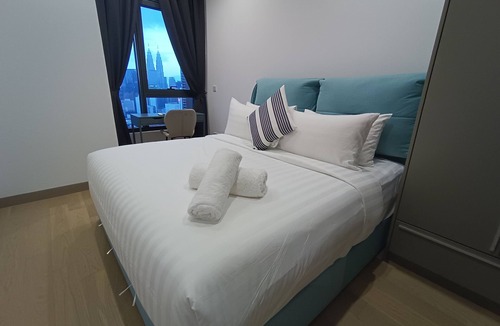 New Salak South Village Apartment | Premium suite KLCC|shopping mall connected#Infinitypool
