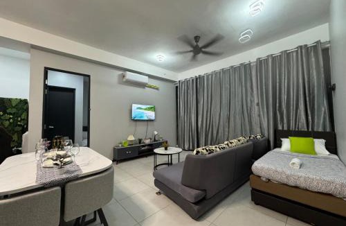 George Town Apartment | Premium3BRUrbanRetreatPanoramic CityView 10 Guests