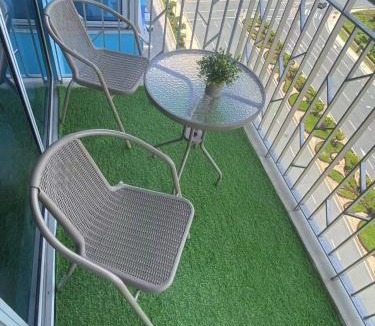 Tambo Apartment | Pretty 1BR with Balcony Facing Infinity Pool Manila Bay Sunset Near Airports Okada Solaire with Free Parking