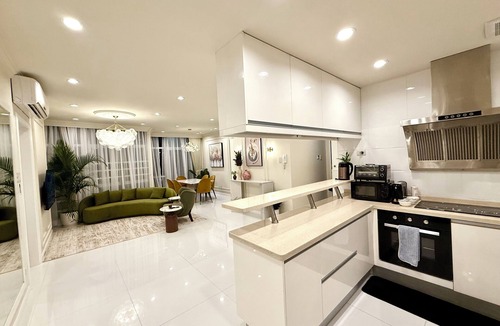 Bonifacio Global City Condo | Prime BGC 4BR, 153 sqm. in City Central Bgc walk to Burgos Circle & High Street