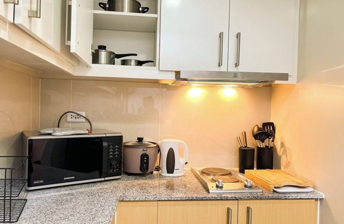 Bonifacio Global City Condo | Prime Uptown BGC | Stylish 1BR Getaway #upt1 35j