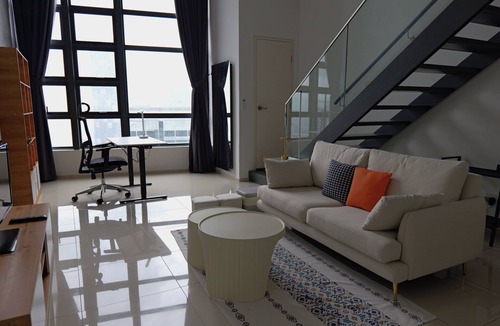 Bandar Tun Razak Apartment | Privat Duplex Loft with Skyline Views & Standing Desk