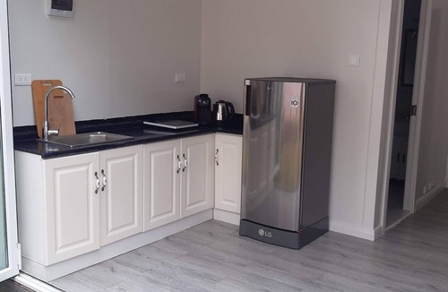 Looc House | Private 2 bedroom house with garden, free wifi