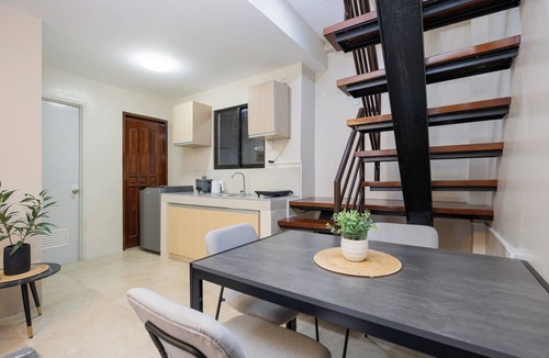 Cebu House | Private 3BR Townhome with WiFi, Washer and Free Parking in Central Cebu City