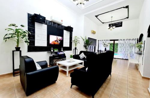 Alor Gajah Villa | Private 4Bedroom Villa Pool,BBQ,Karaoke, Afamosa Resort