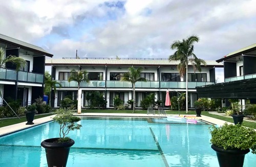 Dauis Apartment | Private Apartment with Big swimming pool