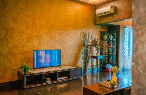 Ampang Jaya House | Private Indoor Pool Zoo Villa near Zoo Negara, Ampang KL
