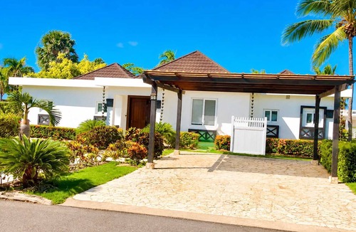 Playa Chiquita Villa | Private Pool Villa | Large Yard & Sleeps up to 9