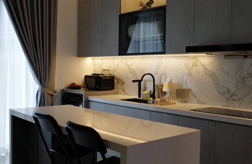 Batu Pahat House | Private Pool Villa, 4 Bedroom, Sleeps 18, Near Batu Pahat Mall