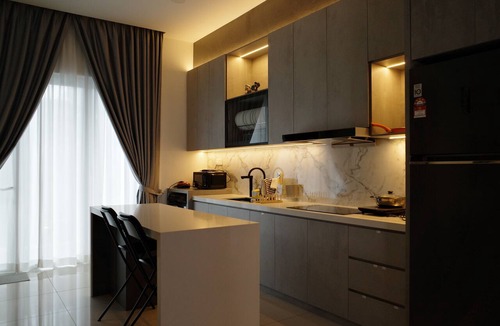 Batu Pahat House | Private Pool Villa, 4 Bedroom, Sleeps 18, Near Batu Pahat Mall