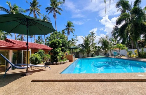 Looc Villa | Private Villa w/pool, wifi, videoke & kitchen access