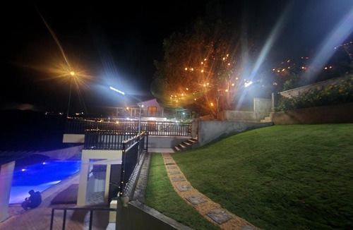 Talisay Cabin | Private Villa With Taal View